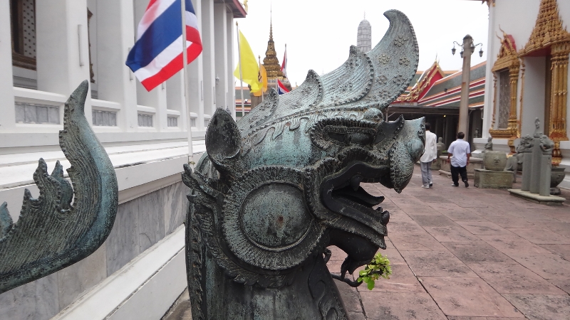 Buddha-Guarding Dragon